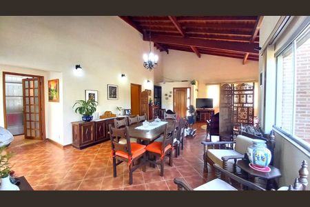 Casa à venda com 235m², 4 quartos e 4 vagas