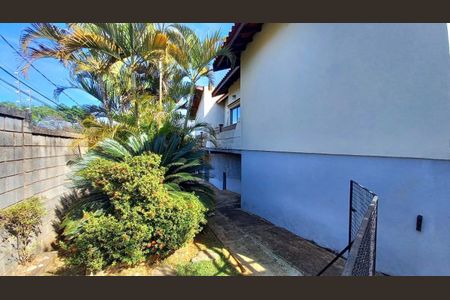 Casa à venda com 235m², 4 quartos e 4 vagas