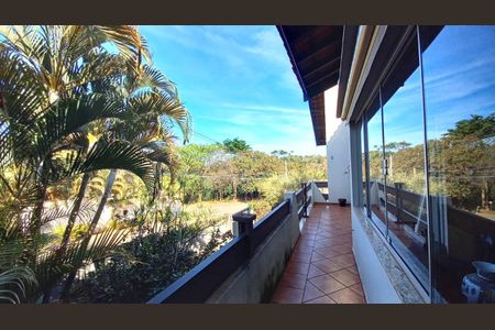 Casa à venda com 235m², 4 quartos e 4 vagas