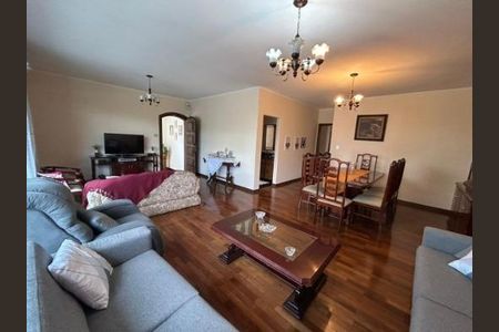 Casa à venda com 4 quartos, 270m² em Indianópolis, São Paulo