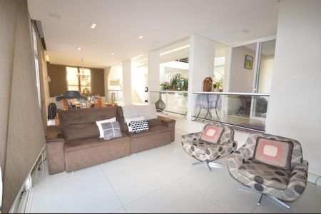 Casa à venda com 3 quartos, 567m² em Copacabana, Belo Horizonte