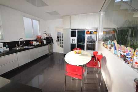 Casa à venda com 567m², 3 quartos e 10 vagas