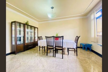 Casa à venda com 5 quartos, 400m² em Santa Amelia, Belo Horizonte