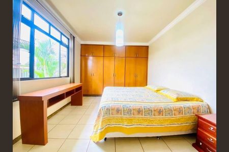 Casa à venda com 5 quartos, 400m² em Santa Amelia, Belo Horizonte