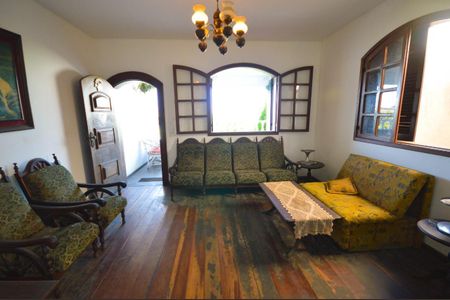 Casa à venda com 3 quartos, 233m² em Santa Amelia, Belo Horizonte