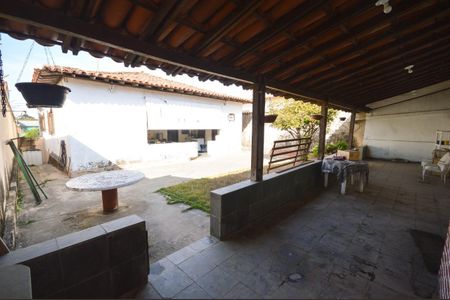 Casa à venda com 233m², 3 quartos e 4 vagas