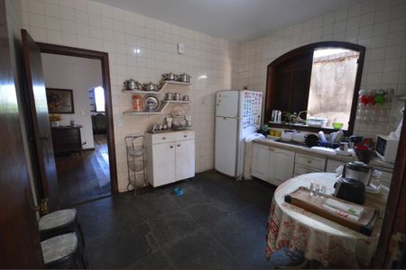 Casa à venda com 233m², 3 quartos e 4 vagas