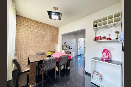 Casa à venda com 3 quartos, 360m² em Heliópolis, Belo Horizonte