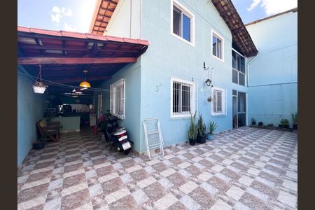 Casa à venda com 160m², 5 quartos e 3 vagas
