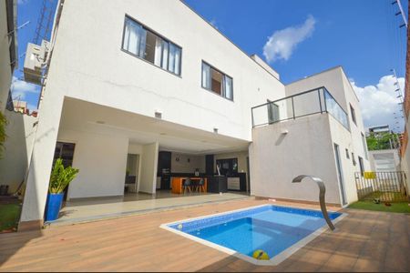 Casa à venda com 380m², 4 quartos e 3 vagas
