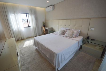 Casa à venda com 380m², 4 quartos e 3 vagas