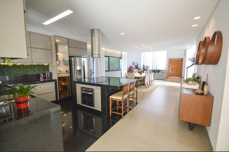 Casa à venda com 380m², 4 quartos e 3 vagas