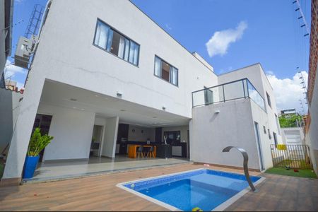Casa à venda com 380m², 4 quartos e 3 vagas