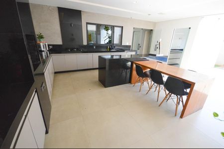 Casa à venda com 380m², 4 quartos e 3 vagas