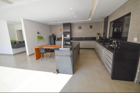 Casa à venda com 380m², 4 quartos e 3 vagas