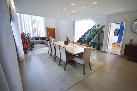 Casa à venda com 380m², 4 quartos e 3 vagas