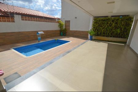 Casa à venda com 380m², 4 quartos e 3 vagas