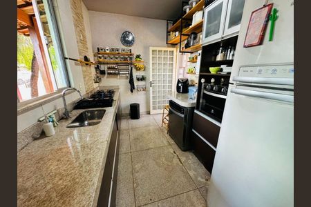 Casa à venda com 110m², 3 quartos e 4 vagas