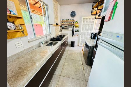 Casa à venda com 110m², 3 quartos e 4 vagas