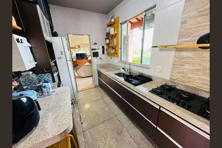 Casa à venda com 110m², 3 quartos e 4 vagas