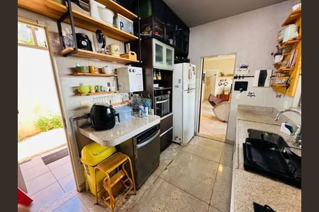 Casa à venda com 110m², 3 quartos e 4 vagas