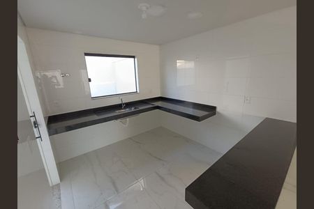 Casa à venda com 3 quartos, 130m² em Floramar, Belo Horizonte