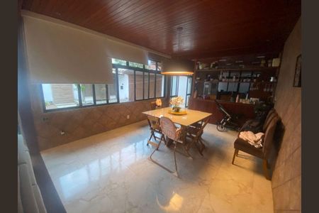 Casa à venda com 3 quartos, 214m² em Maravista, Niterói