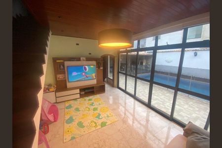 Casa à venda com 3 quartos, 214m² em Maravista, Niterói