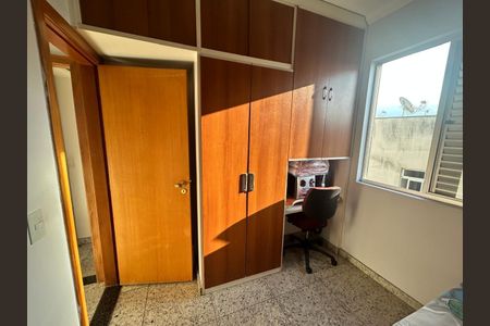 Apartamento à venda com 3 quartos, 165m² em Heliópolis, Belo Horizonte