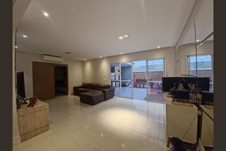 Casa de condomínio à venda com 250m², 5 quartos e 4 vagas