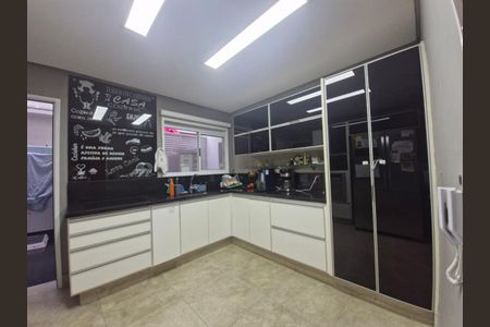 Casa de condomínio à venda com 250m², 5 quartos e 4 vagas