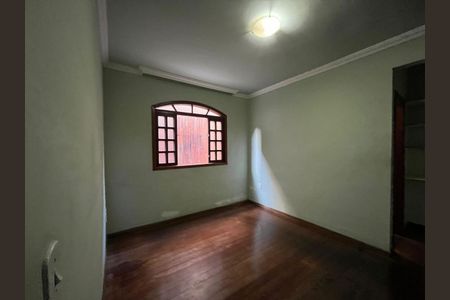 Casa à venda com 3 quartos, 133m² em Planalto, Belo Horizonte