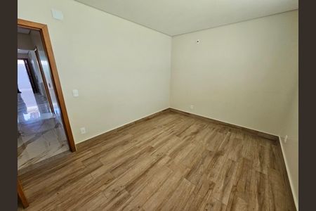 Casa à venda com 180m², 3 quartos e 2 vagas