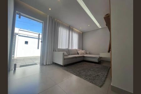 Casa à venda com 4 quartos, 360m² em São João Batista, Belo Horizonte