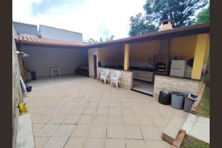 Casa à venda com 240m², 3 quartos e 2 vagas