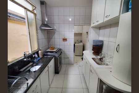 Casa à venda com 240m², 3 quartos e 2 vagas