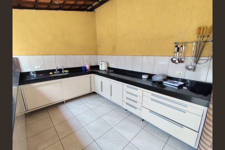 Casa à venda com 240m², 3 quartos e 2 vagas
