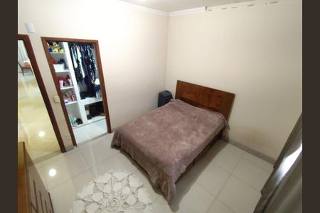 Casa à venda com 240m², 3 quartos e 2 vagas