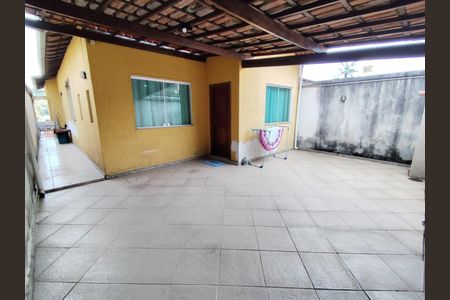 Casa à venda com 240m², 3 quartos e 2 vagas
