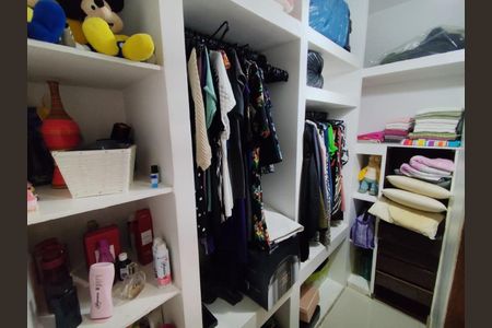 Casa à venda com 240m², 3 quartos e 2 vagas