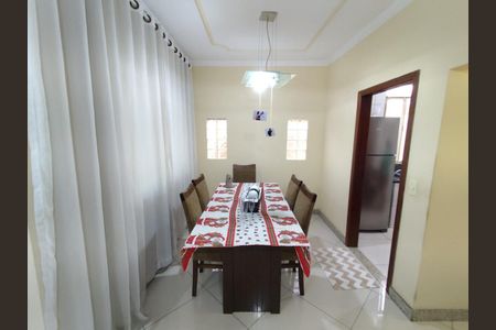 Casa à venda com 3 quartos, 240m² em Céu Azul, Belo Horizonte