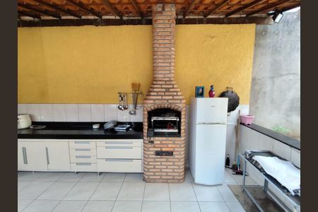 Casa à venda com 240m², 3 quartos e 2 vagas