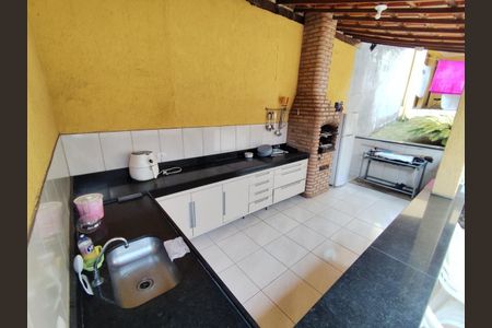 Casa à venda com 240m², 3 quartos e 2 vagas