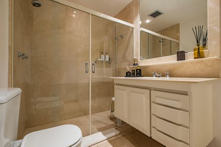 Apartamento à venda com 160m², 2 quartos e 3 vagas Apartamento à venda com 160m², 2 quartos e 3 vagasBanheiro