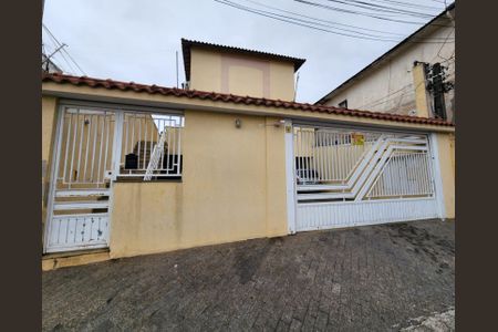 Casa de condomínio à venda com 200m², 3 quartos e 2 vagas Casa de condomínio à venda com 200m², 3 quartos e 2 vagasFachada