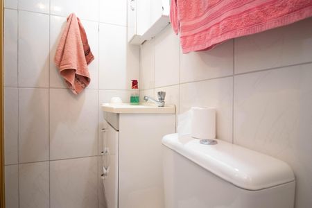 Casa à venda com 210m², 4 quartos e 2 vagas Casa à venda com 210m², 4 quartos e 2 vagasBanheiro da Suíte