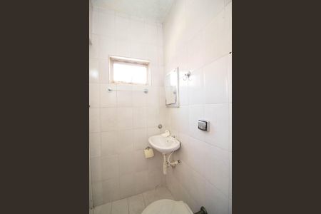 Casa à venda com 210m², 4 quartos e 2 vagas Casa à venda com 210m², 4 quartos e 2 vagasCasa 3 - Banheiro