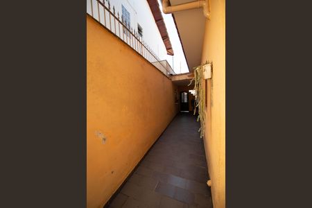 Casa à venda com 210m², 4 quartos e 2 vagas Casa à venda com 210m², 4 quartos e 2 vagasCorredor - Área Externa