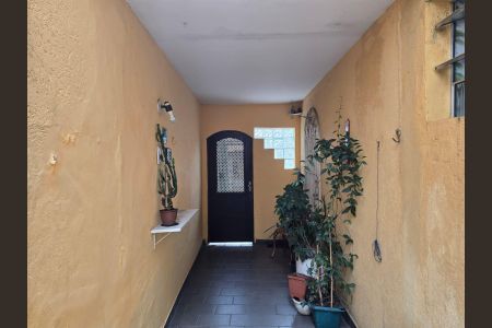 Casa à venda com 210m², 4 quartos e 2 vagascorredor porta acesso a garagem  / Casa 01