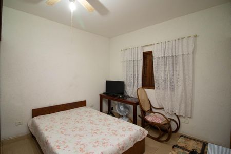 Casa à venda com 210m², 4 quartos e 2 vagas Casa à venda com 210m², 4 quartos e 2 vagasQuarto